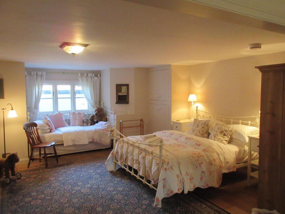 The Waltons Bed and Breakfast Ντόρκινγκ Εξωτερικό φωτογραφία