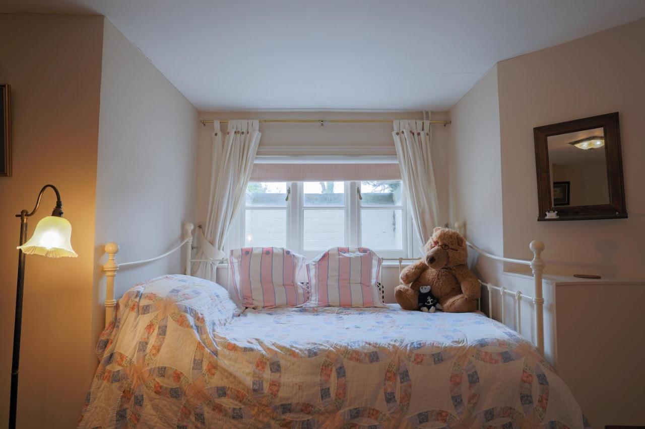 The Waltons Bed and Breakfast Ντόρκινγκ Εξωτερικό φωτογραφία