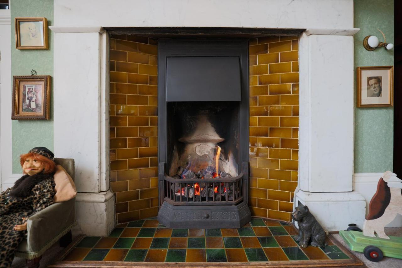 The Waltons Bed and Breakfast Ντόρκινγκ Εξωτερικό φωτογραφία