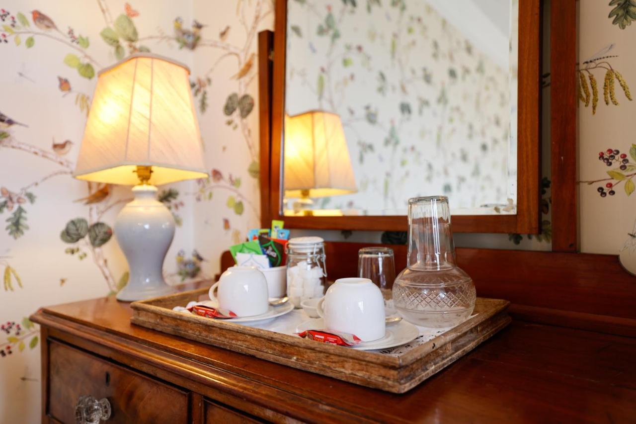 The Waltons Bed and Breakfast Ντόρκινγκ Εξωτερικό φωτογραφία