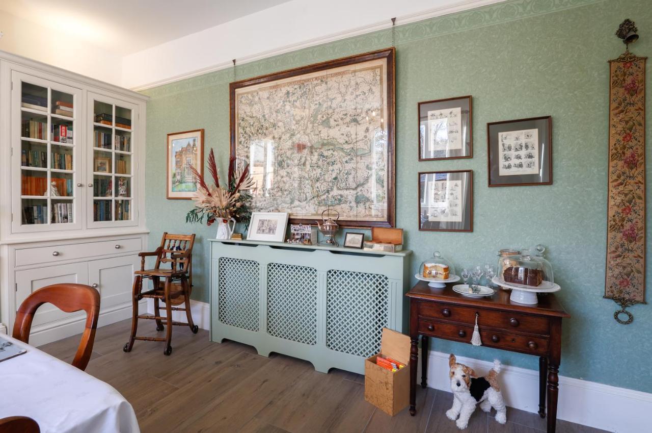 The Waltons Bed and Breakfast Ντόρκινγκ Εξωτερικό φωτογραφία